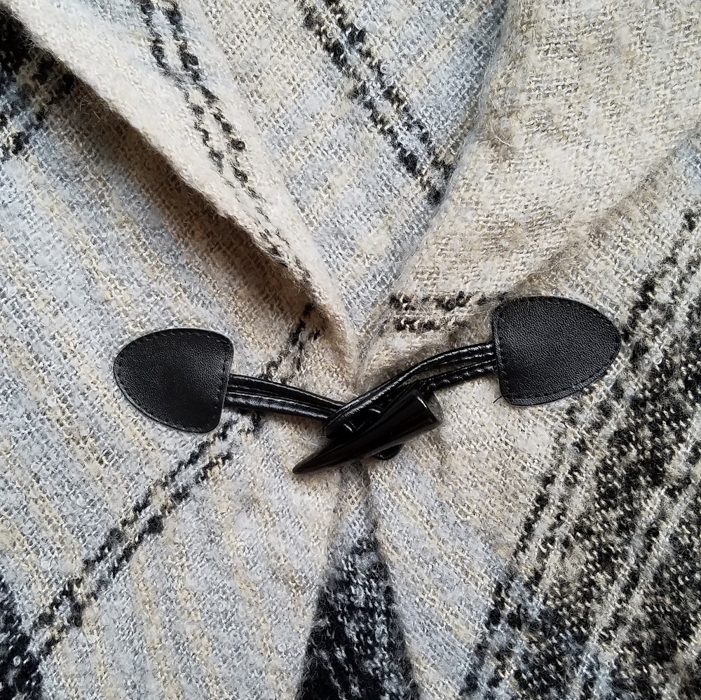 Cozy Shawl - Picture 2 of 6